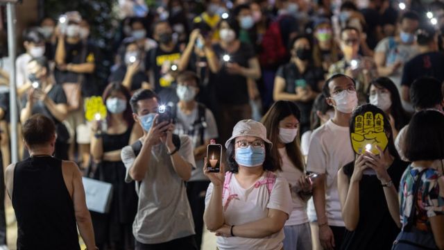 今年6月4日,維園沒有燭光,但民眾繼續在維園外表態。