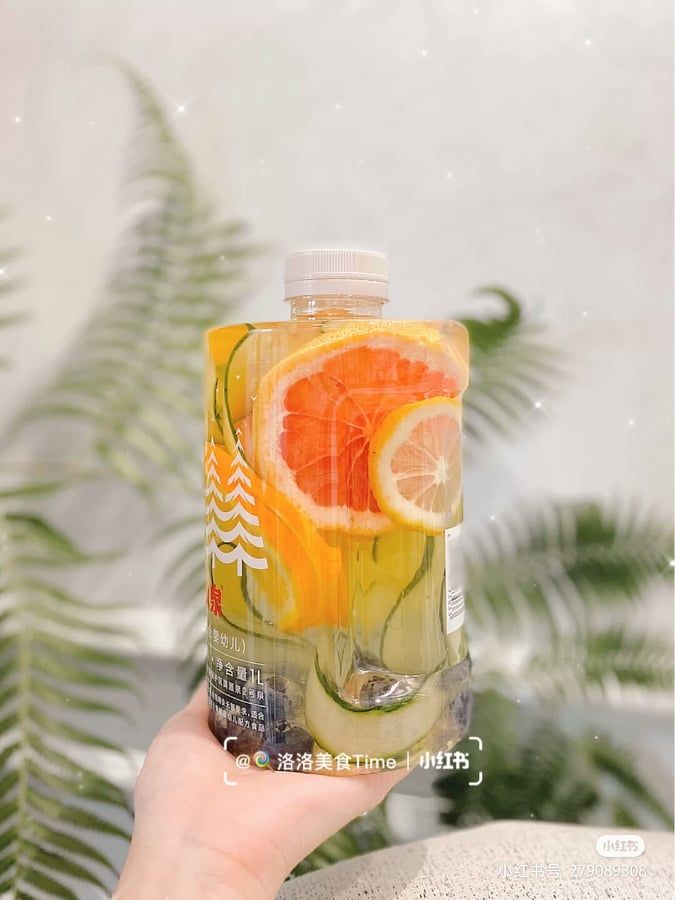 今天继续给大家推荐7款减脂期也可以喝的「Detox Water排毒水」，有效帮助促进肠胃消化润肠通便；尤其适合需要戒糖、戒饮料却又不爱喝水的女生们哟 ❤️