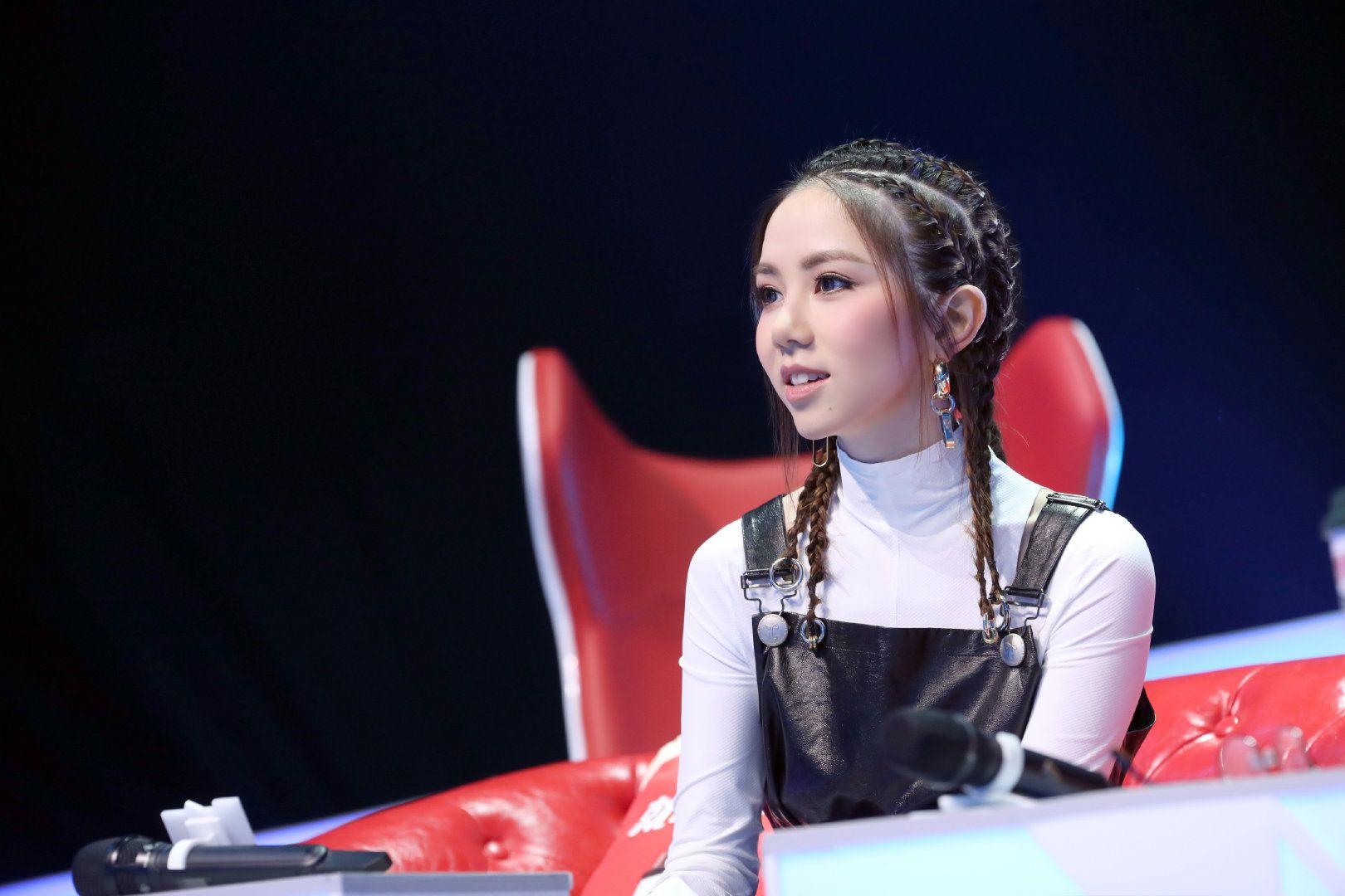 下一站传奇》G.E.M.邓紫棋带病上阵跨年晚会惊艳全场_凤凰网